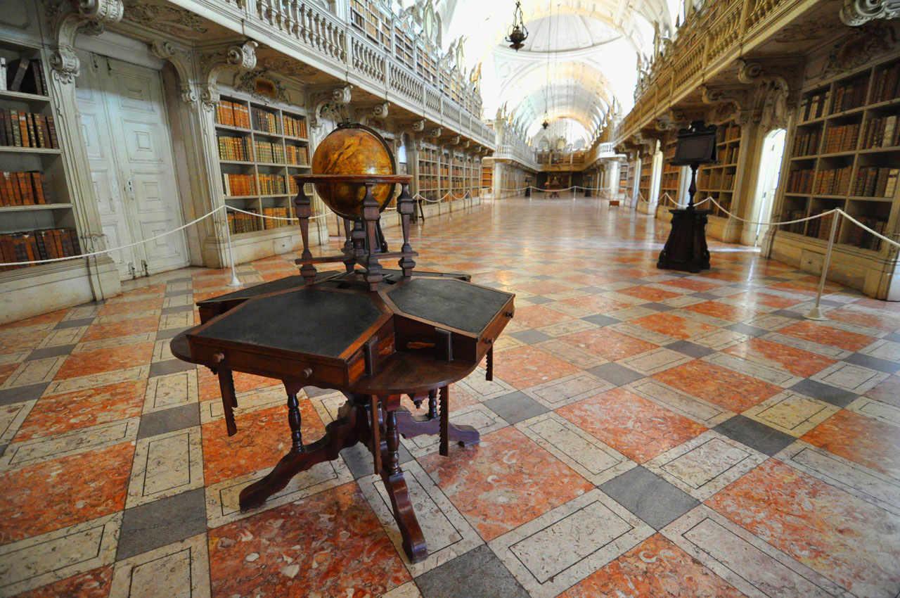 Biblioteca do Palacio e Convento de Mafra I