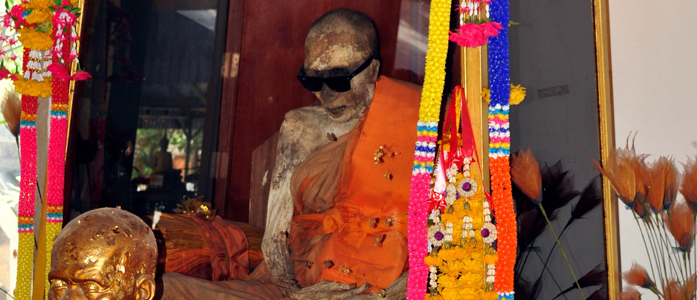 Luang Pho Dang - Luang Phor Daeng - Ko Samui Thailand - Modern Mummies