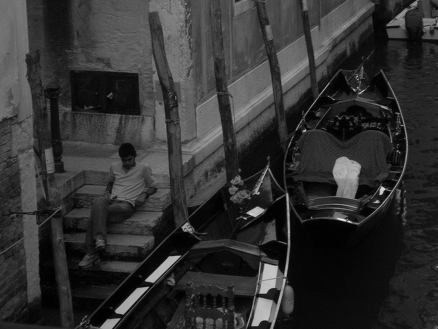 Gondolier Relaxing in Venice's Canals - Niti - Atlas Obscura Blog